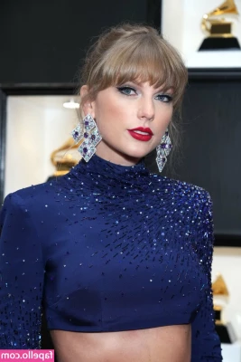 Taylor Swift [ taylor-swift ] - Onlyfans said I needed to post again so here I am