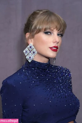 Taylor Swift [ taylor-swift ] - Check your inbox for this hot little video🥰