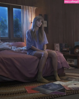 Taylor Swift [ taylor-swift ] - Should I keep this on while we fuck?