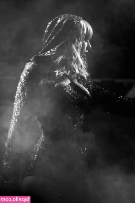 Taylor Swift [ taylor-swift ] - suck on my tits pretty please