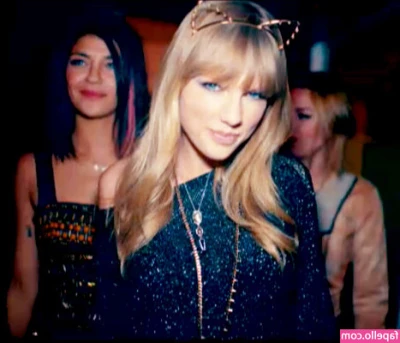 Taylor Swift [ taylor-swift ] - Probably every jock takes a picture in the bathroom😅