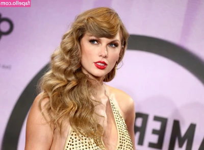Taylor Swift [ taylor-swift ] - Heelllll dangleeeee