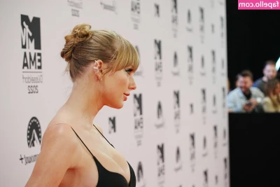 Taylor Swift [ taylor-swift ] - This is the only piece of heaven you’re allowed to see right now