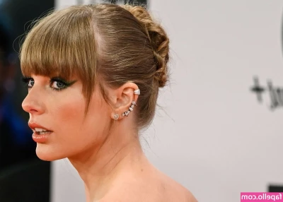 Taylor Swift [ taylor-swift ] - Jet lag workout  He is back in Riga