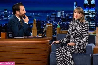 Taylor Swift [ taylor-swift ] - Me encanta estrenar sandalias Birkenstok