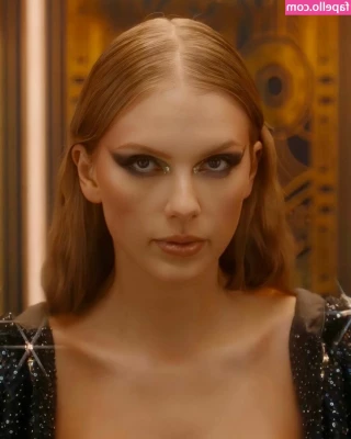 Taylor Swift [ taylor-swift ] - It s 80 deg  cleaning the garage and watching Christmas   movies  