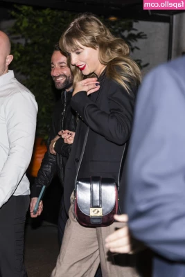 Taylor Swift [ taylor-swift ] - En bellas artes