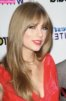 Taylor Swift [ taylor-swift ] - Will you feed your carrots to the rabbit? 😏😏