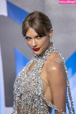 Taylor Swift [ taylor-swift ] - Pretty Kitty