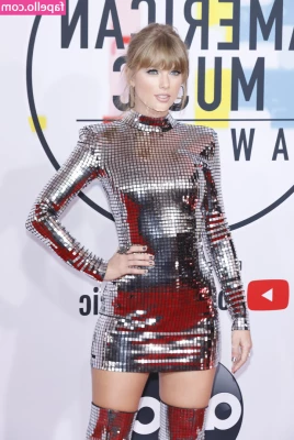 Taylor Swift [ taylor-swift ] - My heavy leg Do you like it