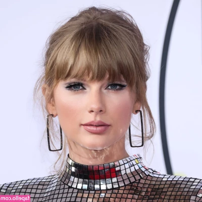 Taylor Swift [ taylor-swift ] - Soooo many toys   I love going thru my photo album hehehe
