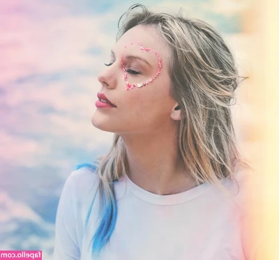 Taylor Swift [ taylor-swift ] - Merry Christmas   Hope everyone has a good day