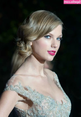 Taylor Swift [ taylor-swift ] - She couldn t afford an uber so she paid another way
