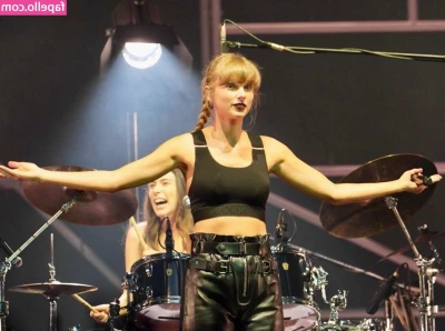 Taylor Swift [ taylor-swift ] - You wanna see me creamy in the shower    25 likes on this post and I