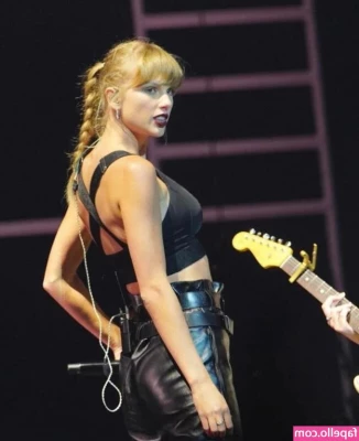 Taylor Swift [ taylor-swift ] - I’m bed all horny! 👅 come talk to me in the dms and keep me