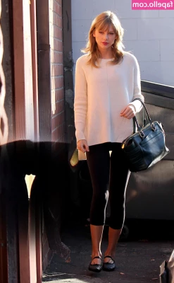 Taylor Swift [ taylor-swift ] - Some bedtime bathroom pics 🐻