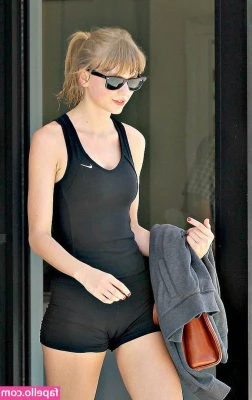 Taylor Swift [ taylor-swift ] - HOT hookup with @toastxchan :) I fuck her so hard in all the