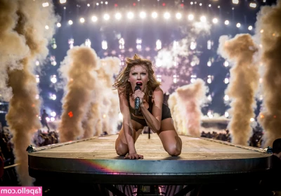 Taylor Swift [ taylor-swift ] - Want to stretch with me