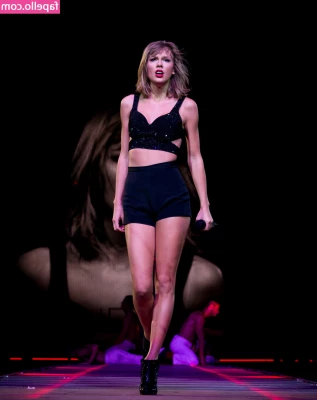 Taylor Swift [ taylor-swift ] - Hiii   Val here  excited to embark on this new adventure and share my