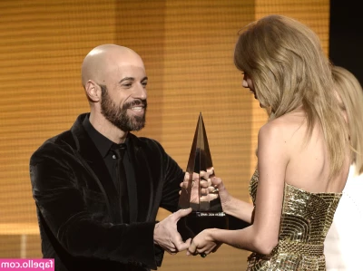 Taylor Swift [ taylor-swift ] - Una de mis fantasías es hacer travesuras en un avión   mi primeeeer