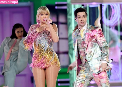Taylor Swift [ taylor-swift ] - Customizing a jock for a fan