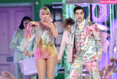 Taylor Swift [ taylor-swift ] - Que te gustaría de aguinaldo
