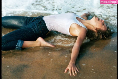 Taylor Swift [ taylor-swift ] - Solo player