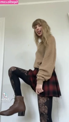 Taylor Swift [ taylor-swift ] - I'm still sick and miserable but here you go part of my super cool