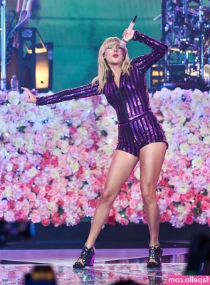 Taylor Swift [ taylor-swift ] - Blooper