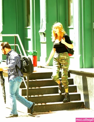 Taylor Swift [ taylor-swift ] - There is something similar to sperm on my 😻😌, I squeeze my