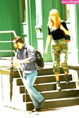 Taylor Swift [ taylor-swift ] - That awkward moment when your whole booty can’t fit into a picture