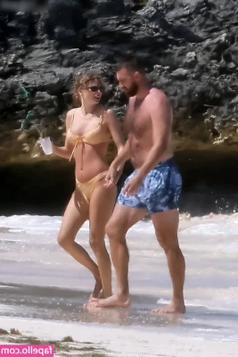 Taylor Swift [ taylor-swift ] - Happy hump day!!! 💋💋💋
