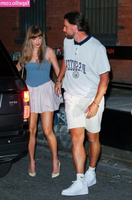 Taylor Swift [ taylor-swift ] - And I just want to give you all a big kiss for those of you who have