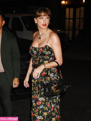 Taylor Swift [ taylor-swift ] - I’ll be your little secret😉😉😉