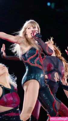Taylor Swift [ taylor-swift ] - What naughty toys do you guys want to see me use? 😈