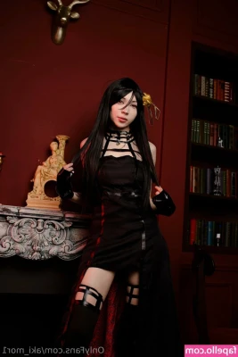 aki_mor1 [ aki-mor1 ] - Who thinks red is the best colour on me?