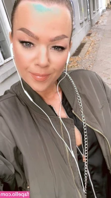 doreensteinertvip - New content coming soon but for now.... showing off my feet on a