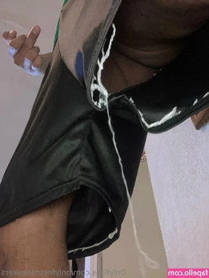 onlyfeetnsneakers - trans girls are more fun 🖤