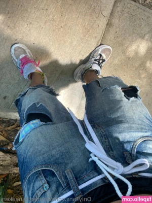 onlyfeetnsneakers - I love cock 😇😬