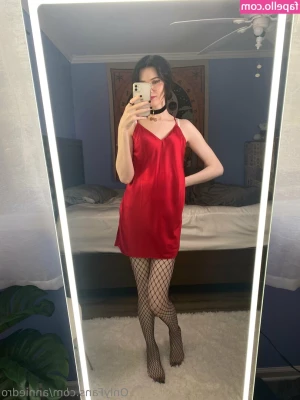 AnnieDro - White Toes Footjob 😍