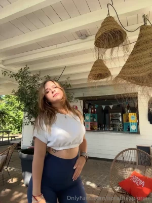 norathexplorerr - Idk about you babe but girls outfits really turn me on~🥰💅💕