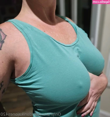 danikajones420 [ danikajones420-3 ] - ups
