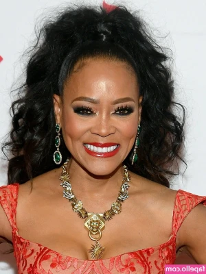 Robin Givens [ robin-givens ] - Happy Monday boys... check your DMs...
