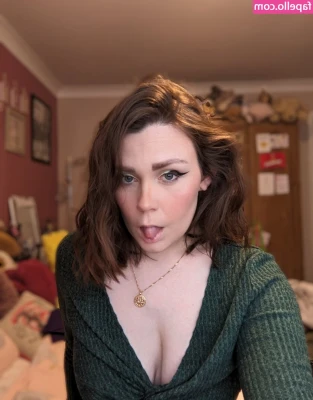 Reach For The Peach [ reach-for-the-peach ] - How many licks to get to the center of a Hotwife?