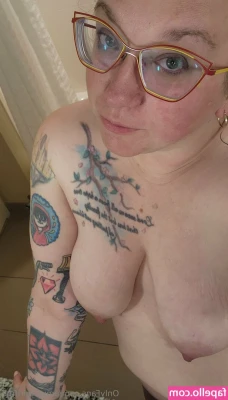 amyaltgirlfree - Aw naw, it would be so wrong If we didn't dance one Show off those