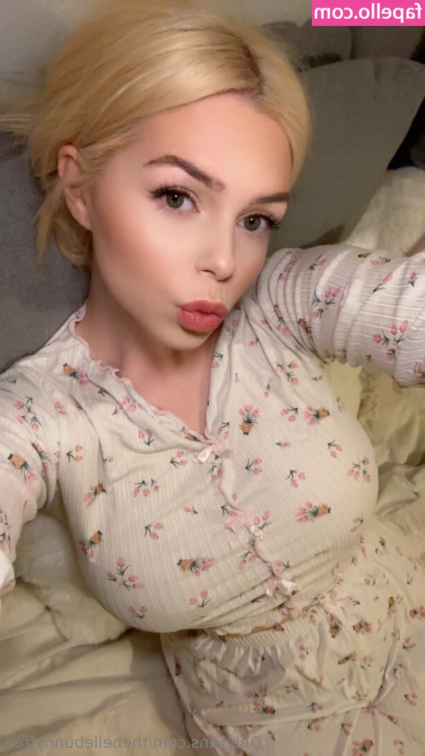 thebellebunnyfree [ thebellebunnyfree-2 ] - Woke up this morning needing to get fucked