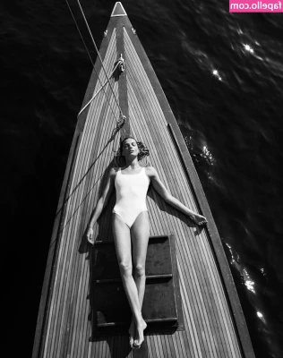 Daria Werbowy [ daria-werbowy ] - would the owner of the panties I made a video with, comment on this