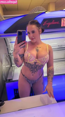 Lotteee23 [ lotteee23-1 ] - Wanna taste my cherries 🍒 …. Slide into my DMs… let’s have
