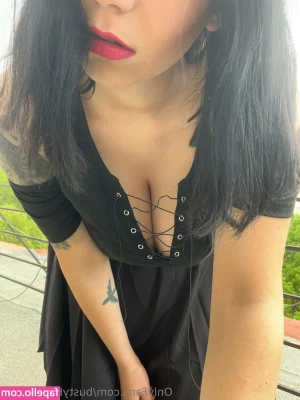 bustybunnybabe - I have replied to all the messages that I can see in my inbox! If you