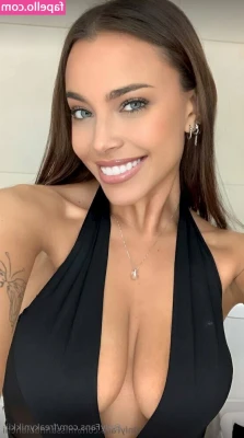 freakynikkii [ freakynikkii-8 ] - Sunday funday quick rub lol
